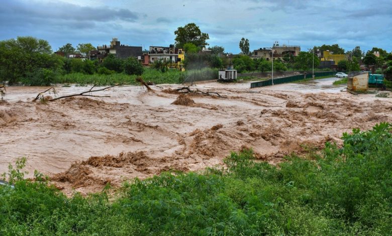 मॉनसून लाइव अपडेट: उत्तर भारत में भारी बारिश से 42 लोगों की मौत;  सेना, एनडीआरएफ की टीमें बचाव कार्य में जुटीं